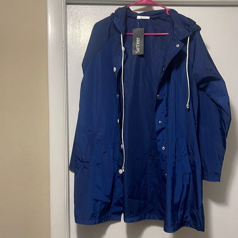 SOTEER rain jacket small NWT